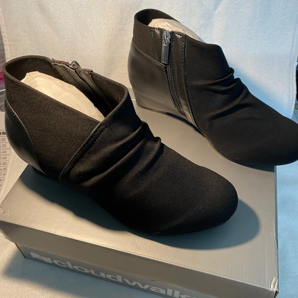 Avenue cloudwalkers Luann black size eight wide brand new in the box. - Picture 5 of 6